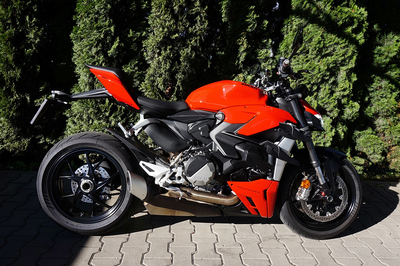 DUCATI STREETFIGHTER V2
