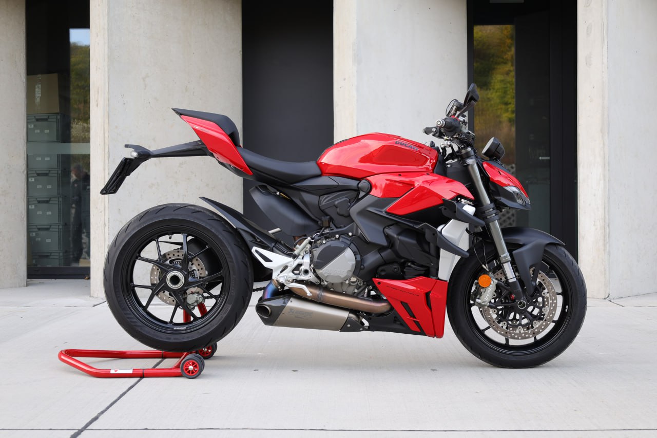 DUCATI STREETFIGHTER V2