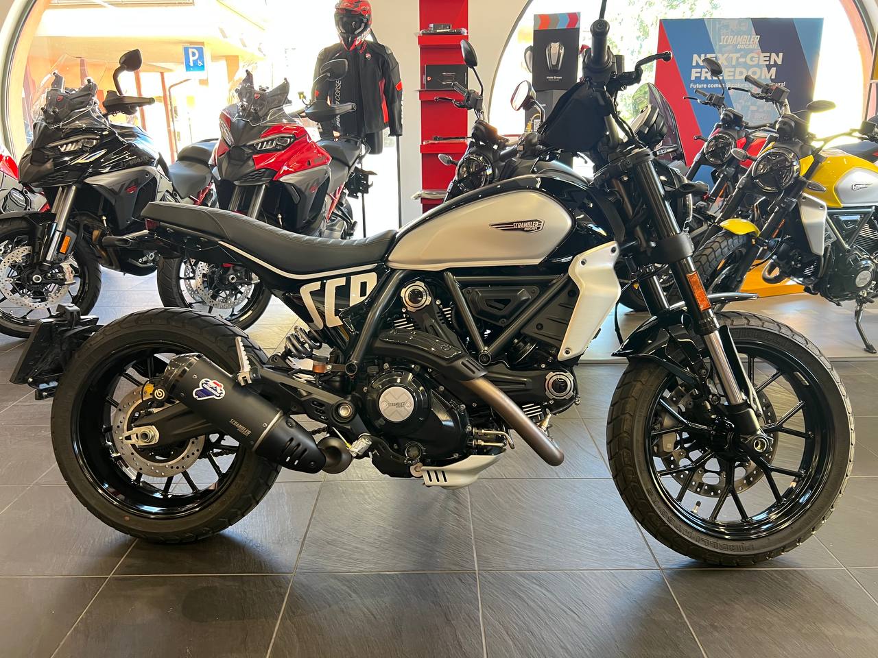 DUCATI SCRAMBLER 800 ICON
