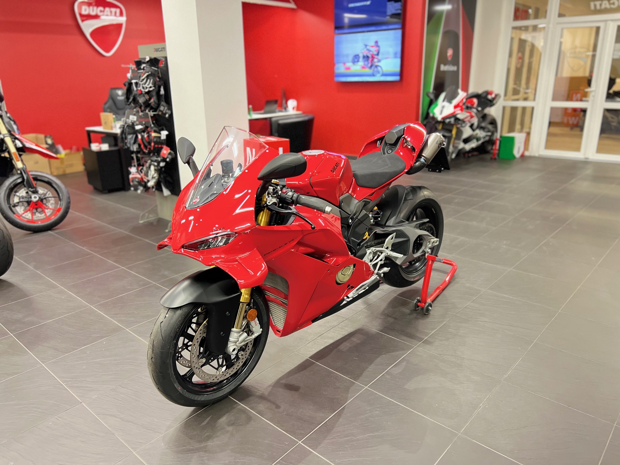 Ducati Panigale V4 S FULL AKRAPOVIČ