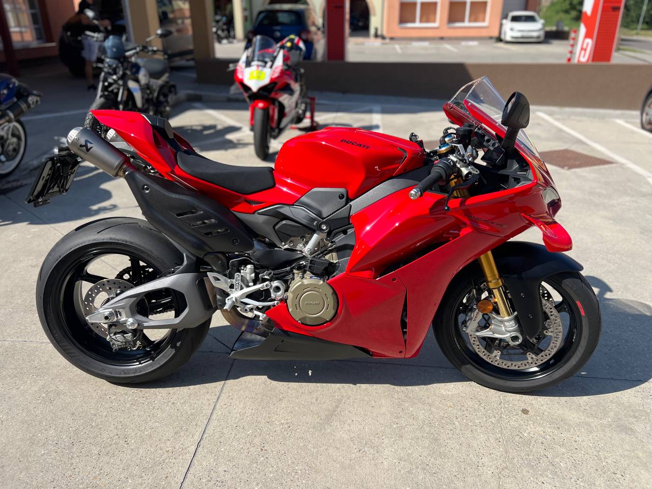 Ducati Panigale V4 S FULL AKRAP