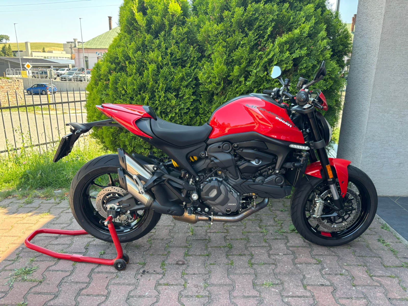 DUCATI MONSTER +