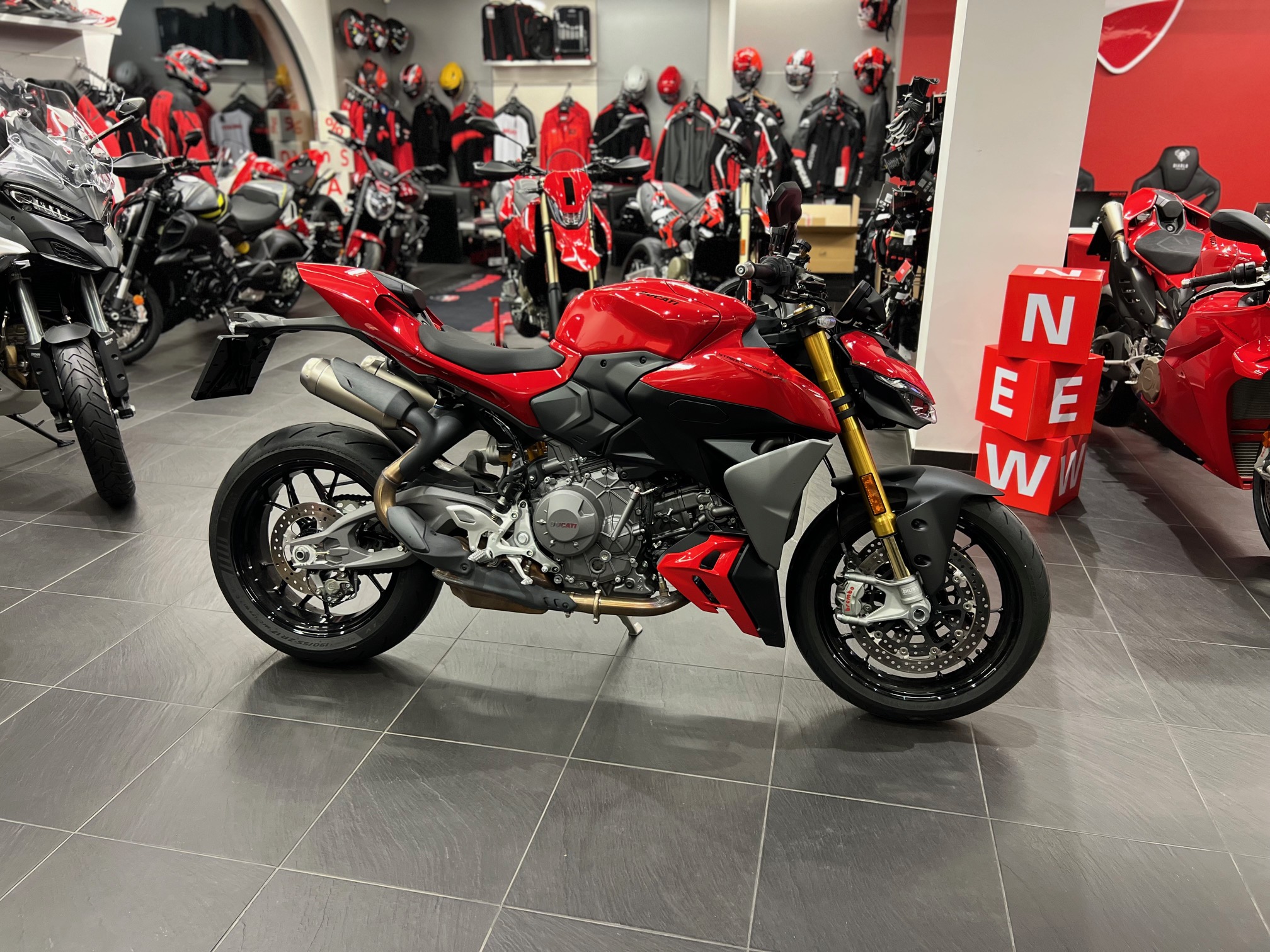 DUCATI STREETFIGHTER V2 S