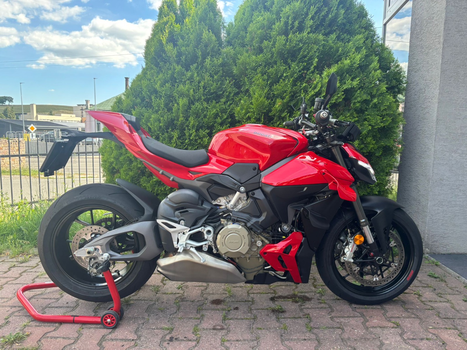 DUCATI STREETFIGHTER V4