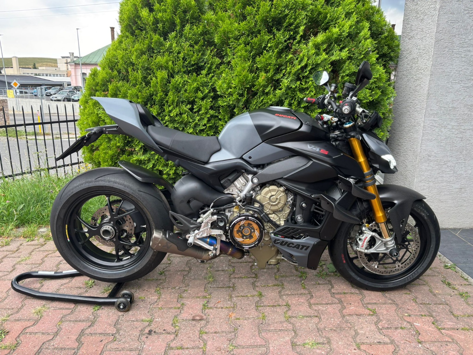 DUCATI STREETFIGHTER V4 S AKRAPOVIČ