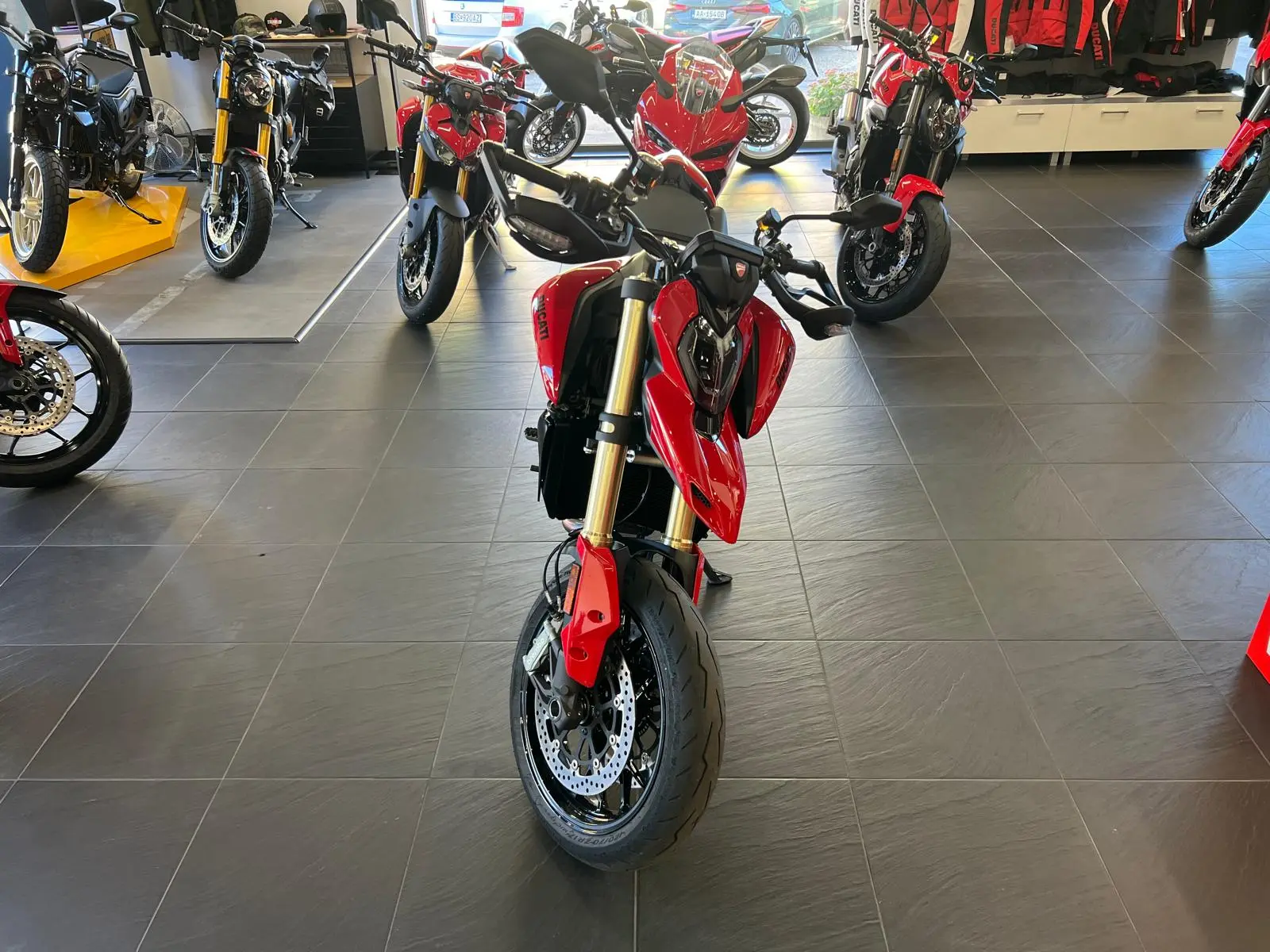 HYPERMOTARD V2