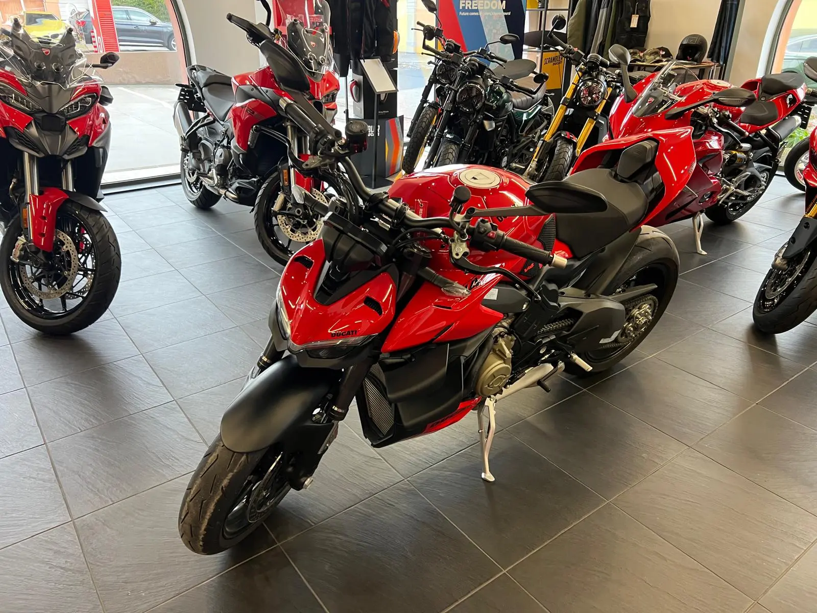 Ducati Streetfighter V4