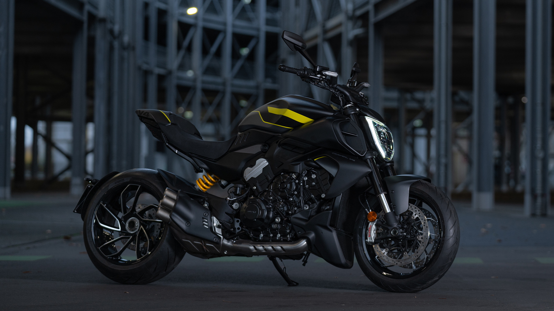 Diavel V4 Dark Stealth Yellow - 4