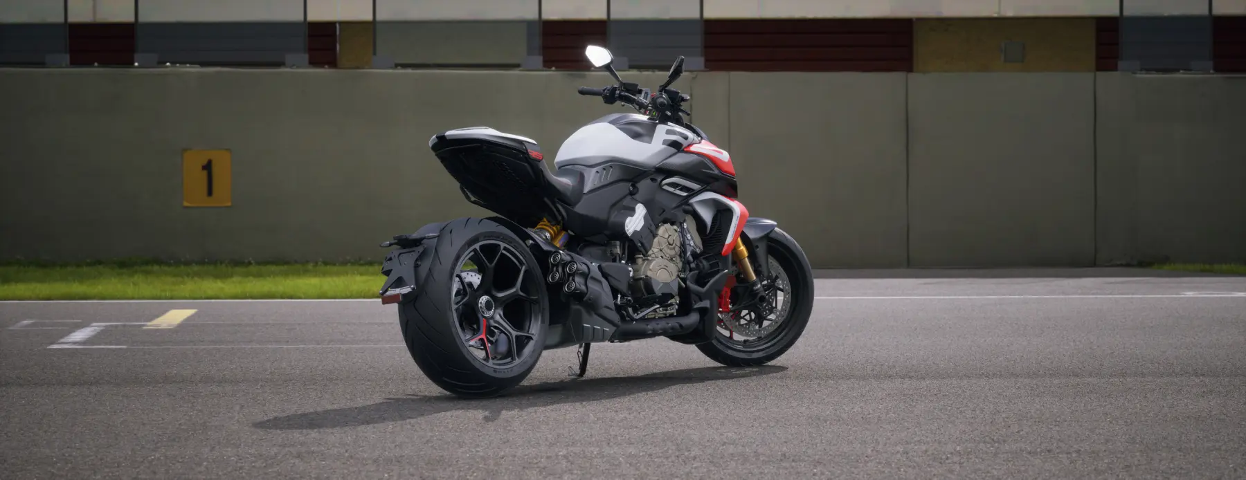 Diavel V4 RS - 5