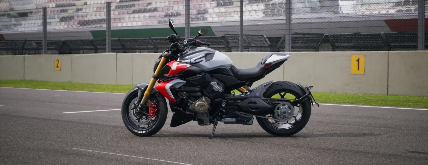 Diavel V4 RS - 3