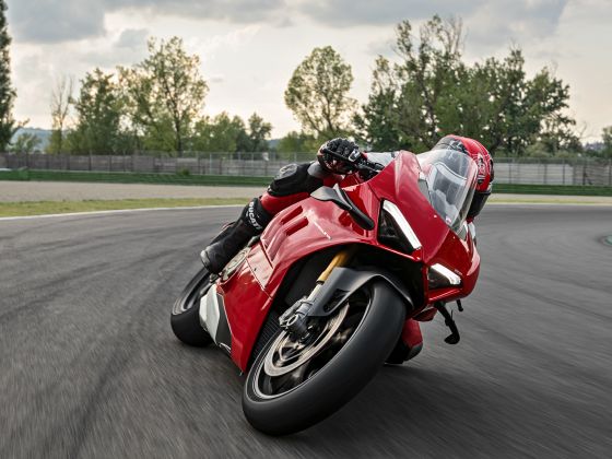 Panigale V4: vysnívaná motorka sa stala realitou a je to Ducati