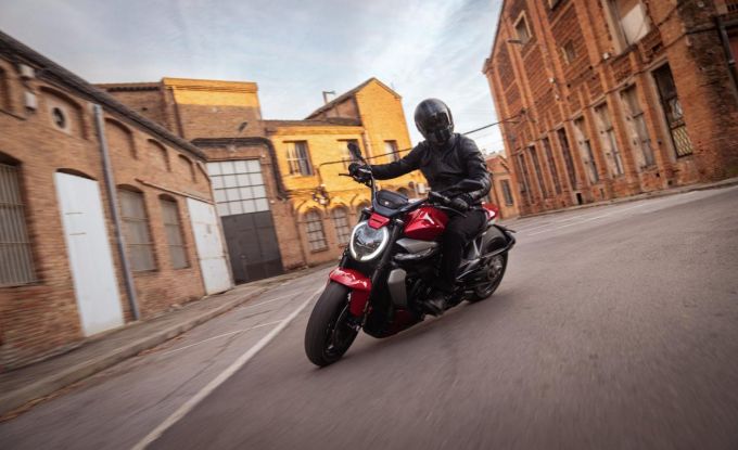 Nový XDiavel V4