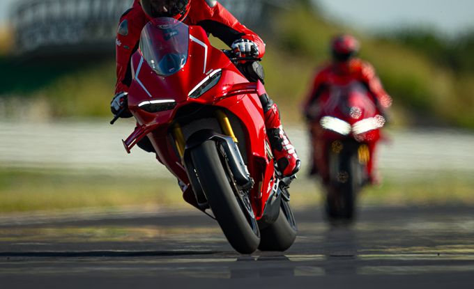 Panigale V4 R