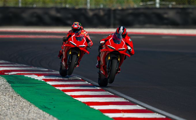 Panigale V4 R